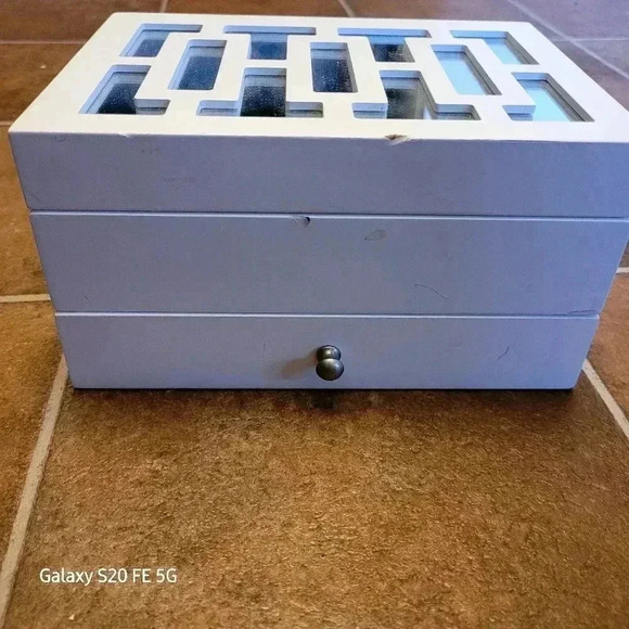 Jewelry box - Picture 3 of 3